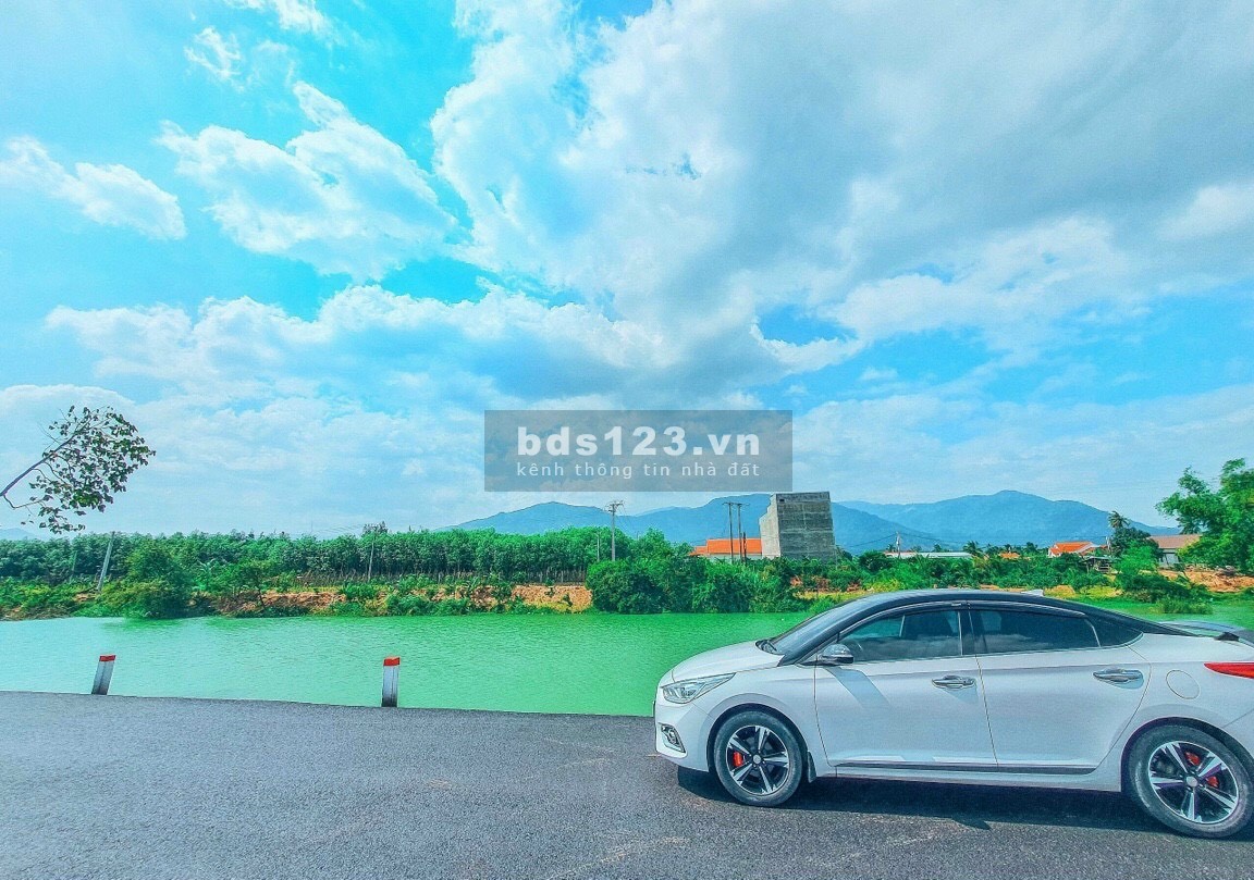 Đất view hồ giá rẻ dt 1038m2 (400m2 thổ) chỉ 561 triệu, ngay kdc, gần kcn Chơn Thành lh 0901.775.755