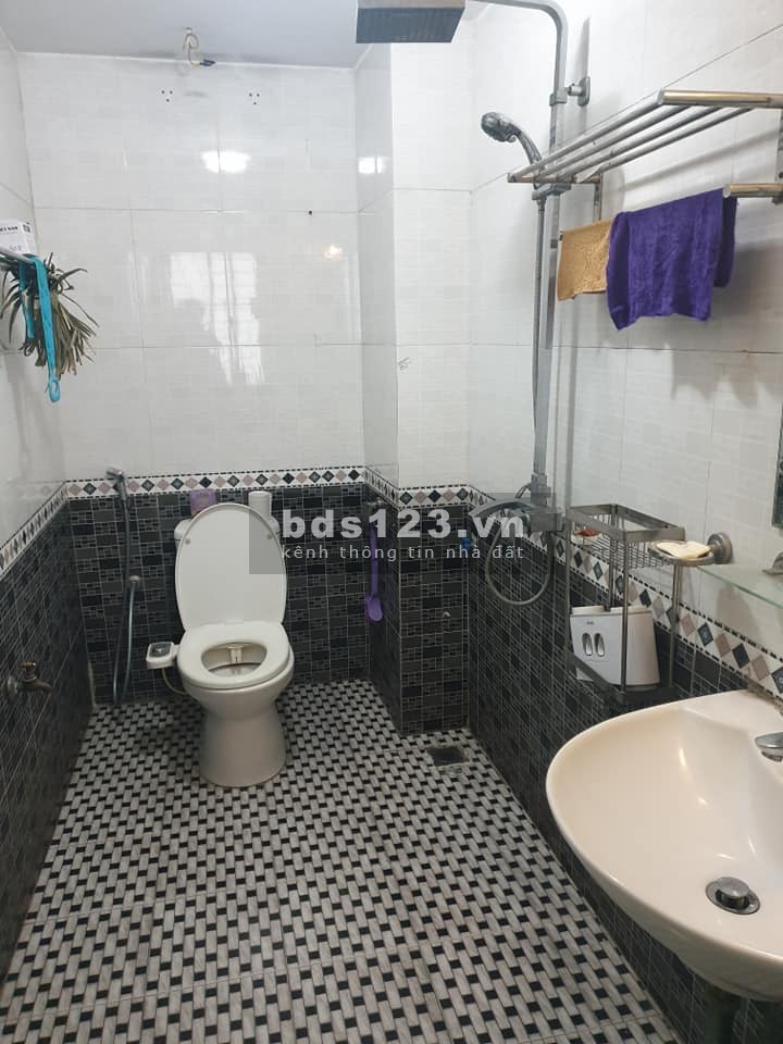 Diện tích rộng ba mặt thoáng mặt tiền rộng, chủ tự xây, dt 45m2, giá chỉ 2.2 tỷ