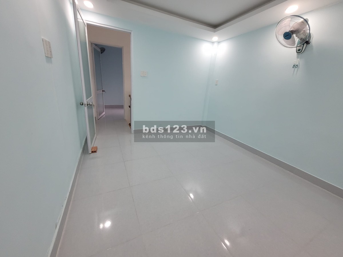 Nhà đẹp 1 sẹc gần UBND quận Tân Phú, DTSD 26m² x 2 PN, giá chỉ 2,75 tỷ, nói không với lộ giới