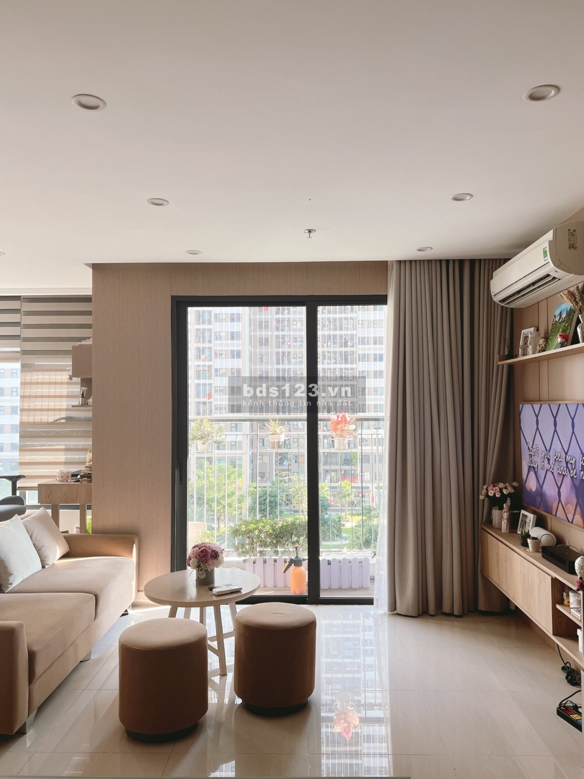 Bán Căn 2PN1VS Full Nội Thất, Tại Vinhomes Smart City, Giá 2.15 Tỷ, 0974565623