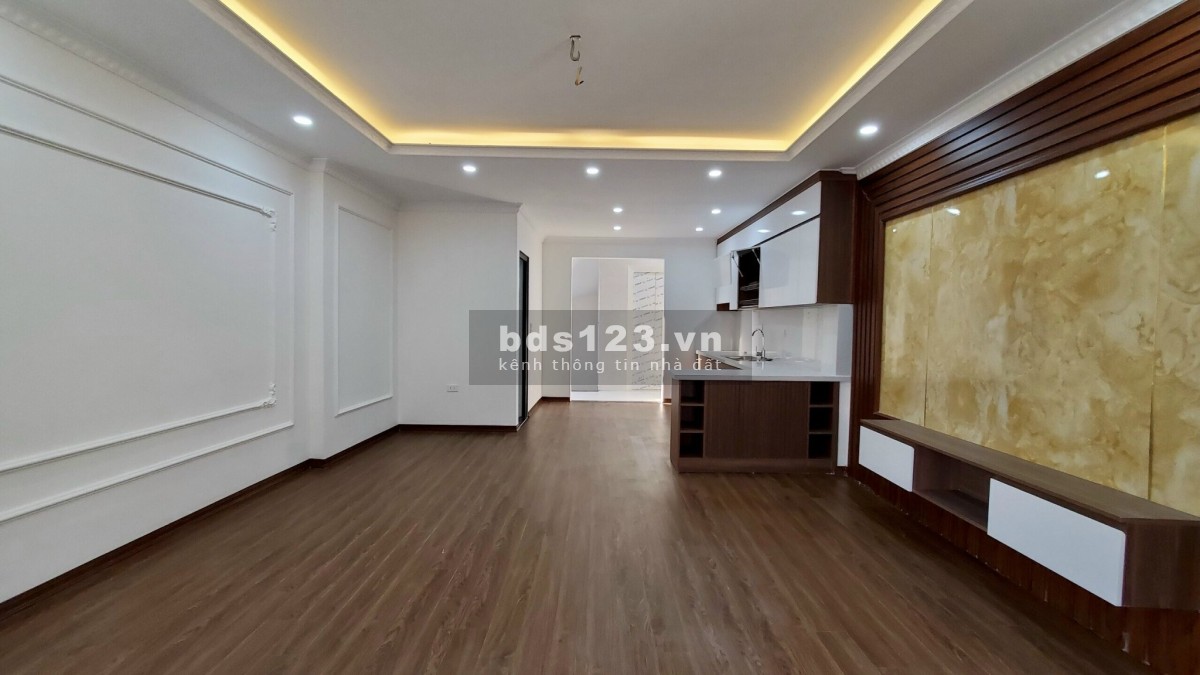 Bán nhà tặng kèm nội thất Láng Hạ, thang máy ô tô 7 chỗ vào nhà DT 50m² x 6 tầng, MT 5m, giá 11,5 tỷ