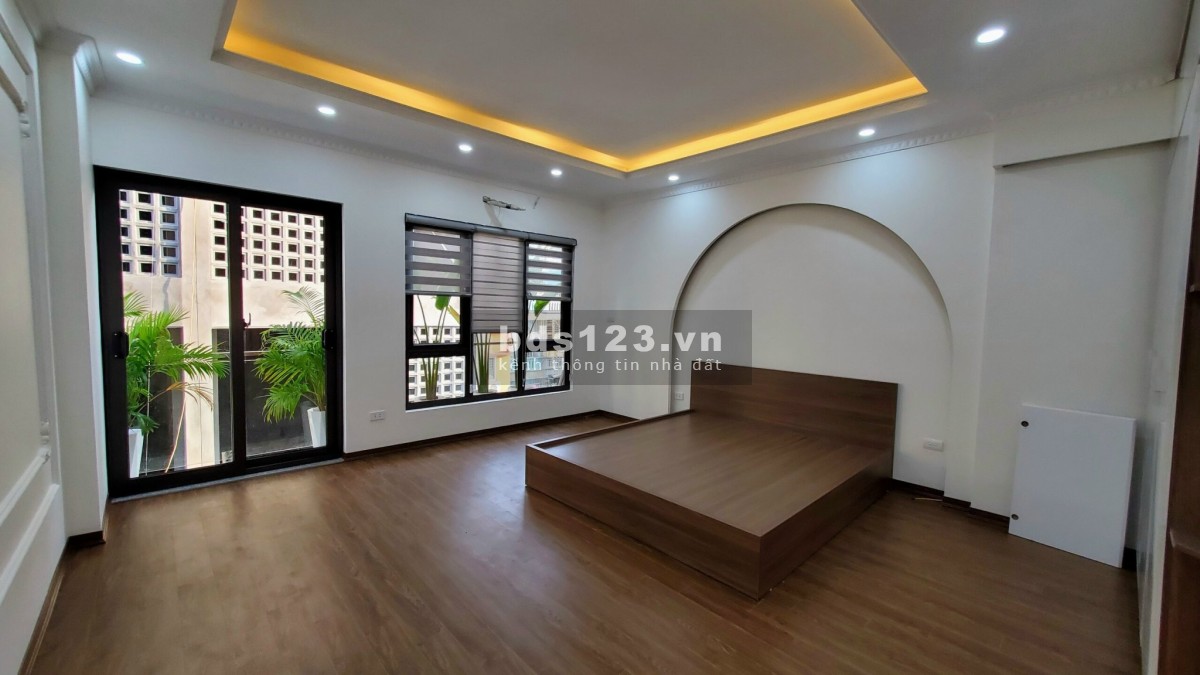 Bán nhà tặng kèm nội thất Láng Hạ, thang máy ô tô 7 chỗ vào nhà DT 50m² x 6 tầng, MT 5m, giá 11,5 tỷ