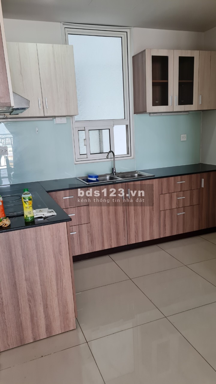 Cho thuê căn hộ Richstar Tân Phú 3PN 2WC, nội thất cơ bản, vào ở liền