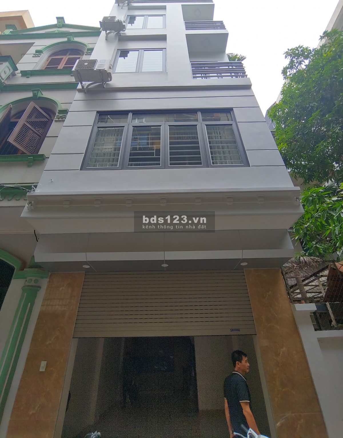 Bán nhà trung tâm Cầu Giấy DT 68m² x 5 tầng, 10m ô tô nhà đẹp ở luôn, giá 5,75 tỷ