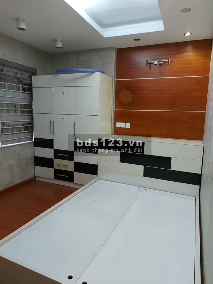 Bán nhà trung tâm Cầu Giấy DT 68m² x 5 tầng, 10m ô tô nhà đẹp ở luôn, giá 5,75 tỷ