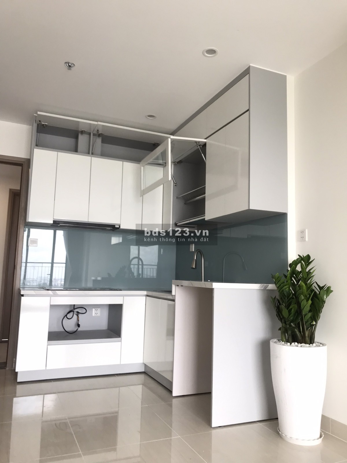 Mình cần bán căn hộ mới chính chủ dt 53.1m2, 1pn+1, giá tốt cho khách thiện chí