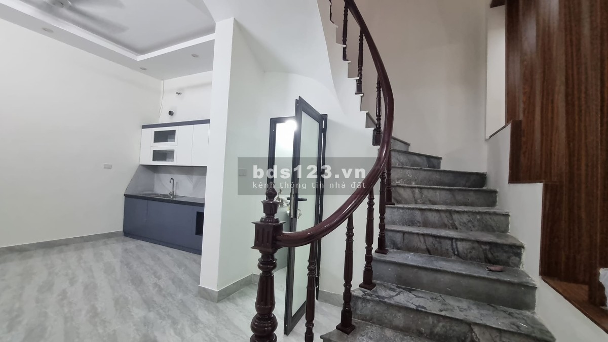 Bán nhà đường Định Công Thượng Hoàng Mai, 40m² x 5 tầng, giá 4.2 tỷ o to đỗ cửa