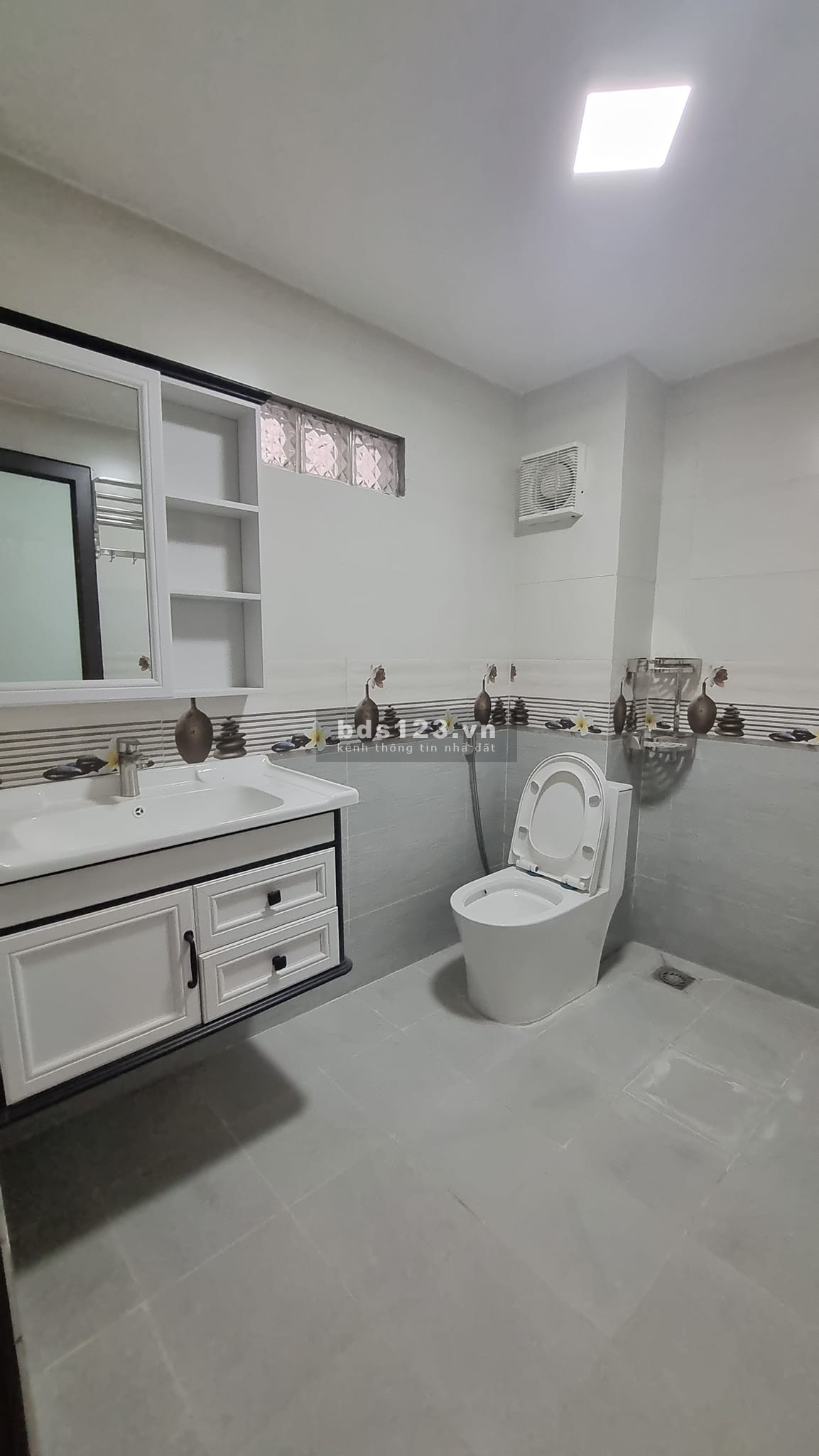 Bán nhà đường Định Công Thượng Hoàng Mai, 40m² x 5 tầng, giá 4.2 tỷ o to đỗ cửa