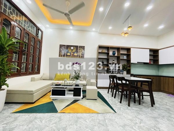 Bán nhà Trần Thái Tông, tặng full nội thất 5 sao, vị trí siêu đẹp