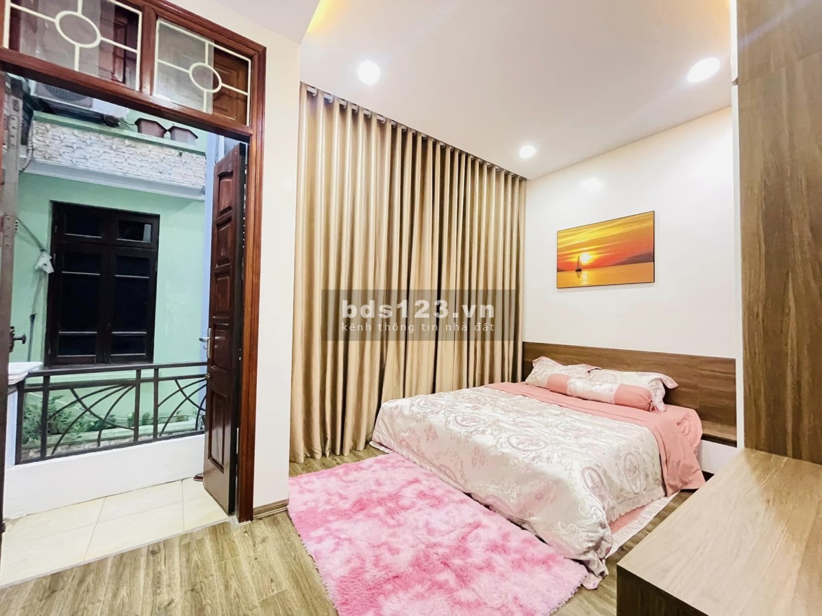 Bán nhà Trần Thái Tông, tặng full nội thất 5 sao, vị trí siêu đẹp