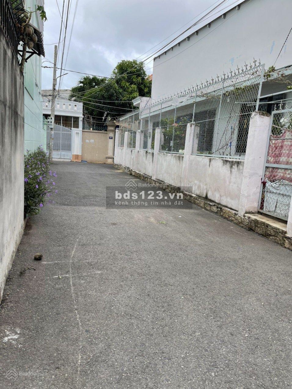 Bán nhà cấp 4 hẻm xe hơi khu vực P.8 Vũng Tàu liên hệ 0972929616
