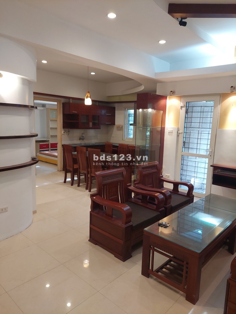 Chính chủ cần bán căn hộ chung cư 70m2, 2PN, 1 phòng khách, 2WC, vị trí tầng 2