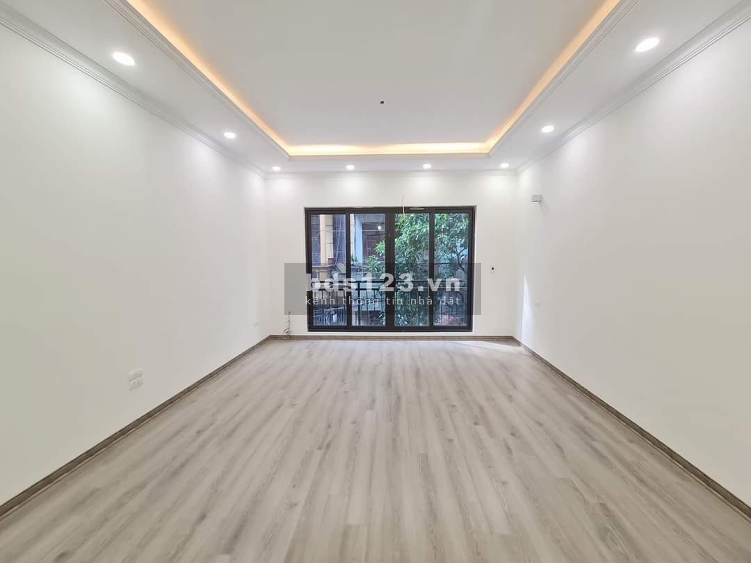 Tôi cần bán nhà riêng 50m2 6 tầng, có thang máy, ô tô vào nhà, giá 10,2 tỷ, ngõ 24 phố Kim Đồng