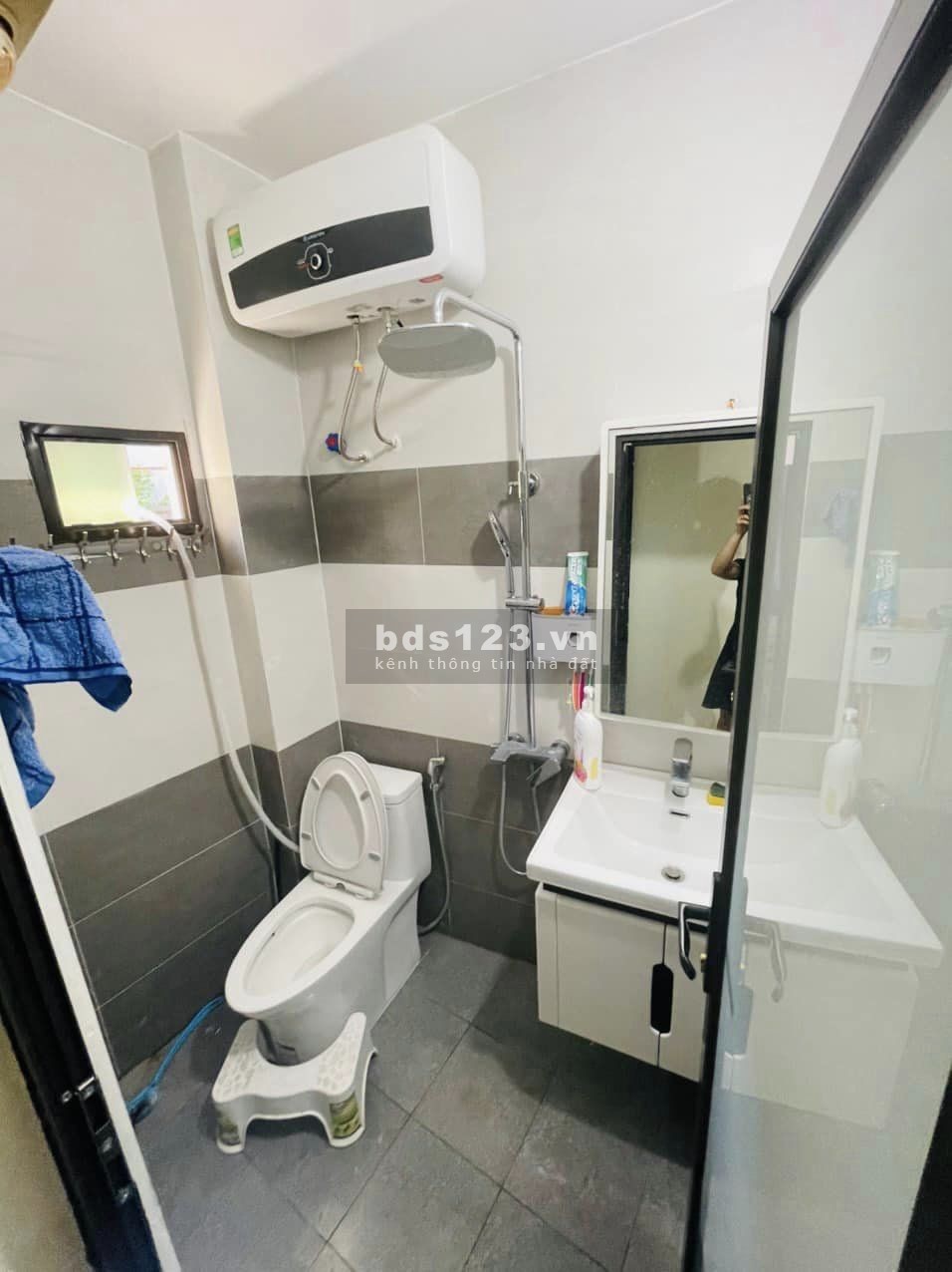 Bán nhà Nam Dư Hoàng Mai ô tô đỗ cửa 3 mặt thoáng giá 2.75 tỷ, full nội thất