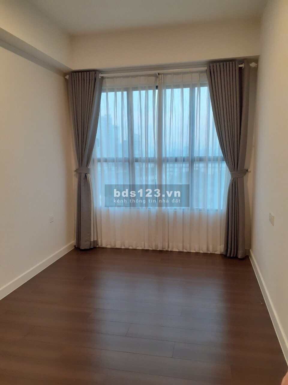 Cần tiền đi Mỹ nên bán căn 2PN chỉ 4,1 tỷ The Sun Avenue