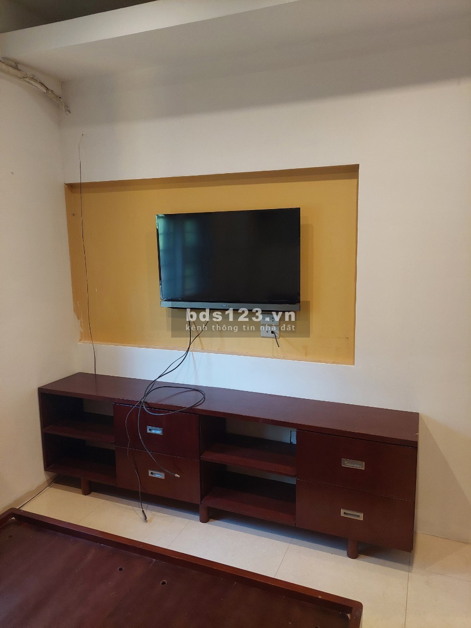 Chính chủ cần bán căn hộ chung cư 70m2, 2PN, 1 phòng khách, 2WC, vị trí tầng 2