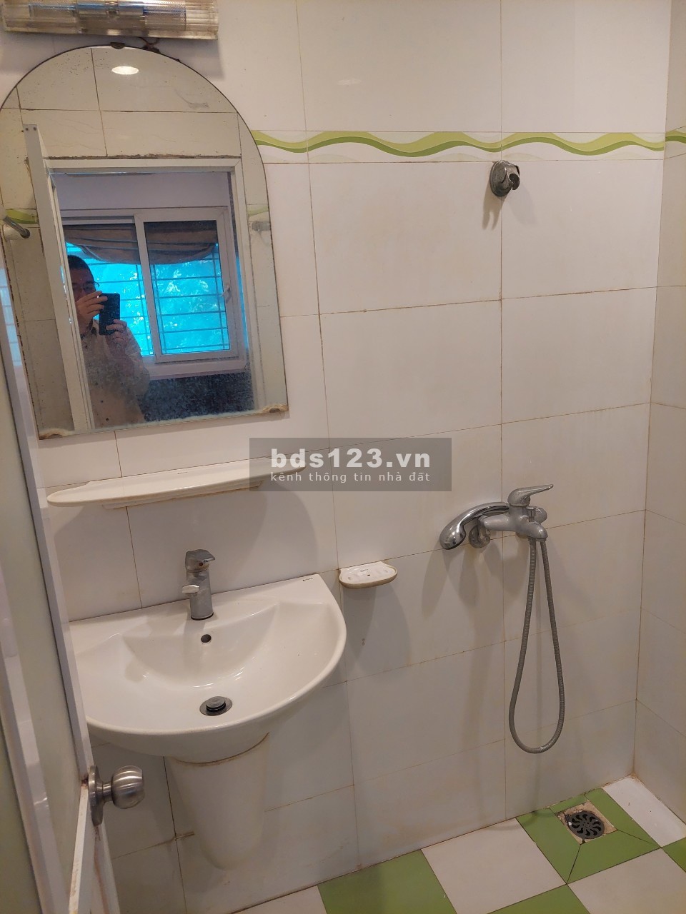 Chính chủ cần bán căn hộ chung cư 70m2, 2PN, 1 phòng khách, 2WC, vị trí tầng 2