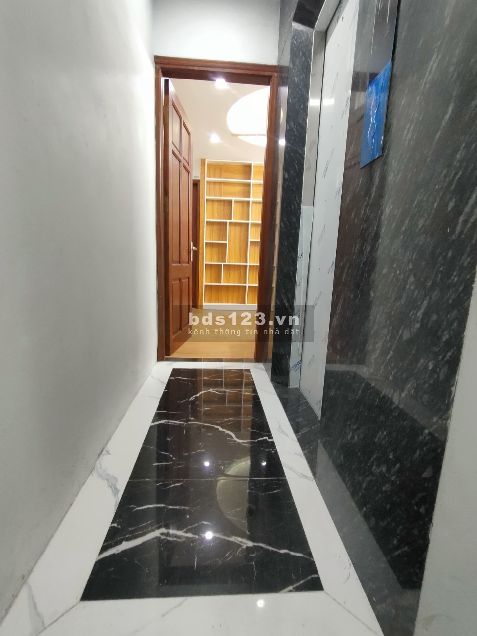 Bán nhà 9TTM phố Lạc long Quân, Võ Chí Công, Âu Cơ, Tây Hồ. DT52Mx9Tx4,6 chỉ 15,5 tỷ.