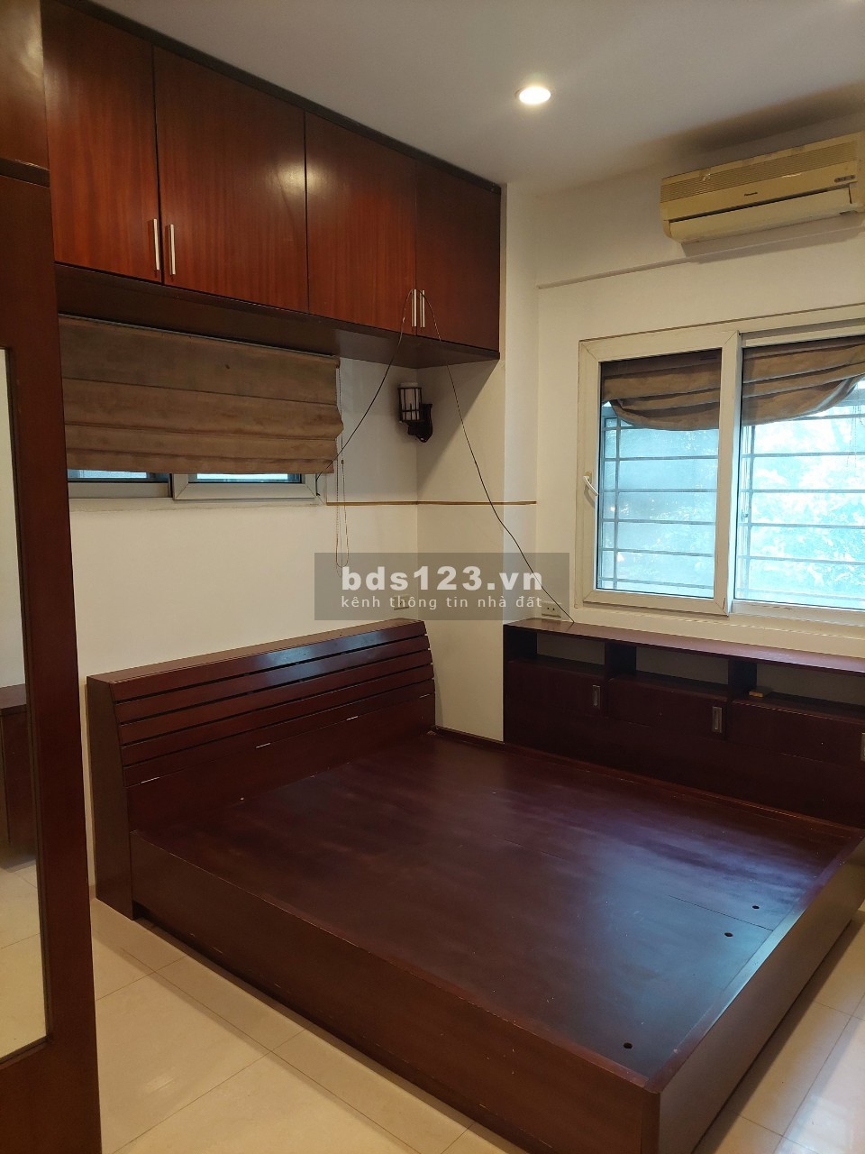 Chính chủ cần bán căn hộ chung cư 70m2, 2PN, 1 phòng khách, 2WC, vị trí tầng 2