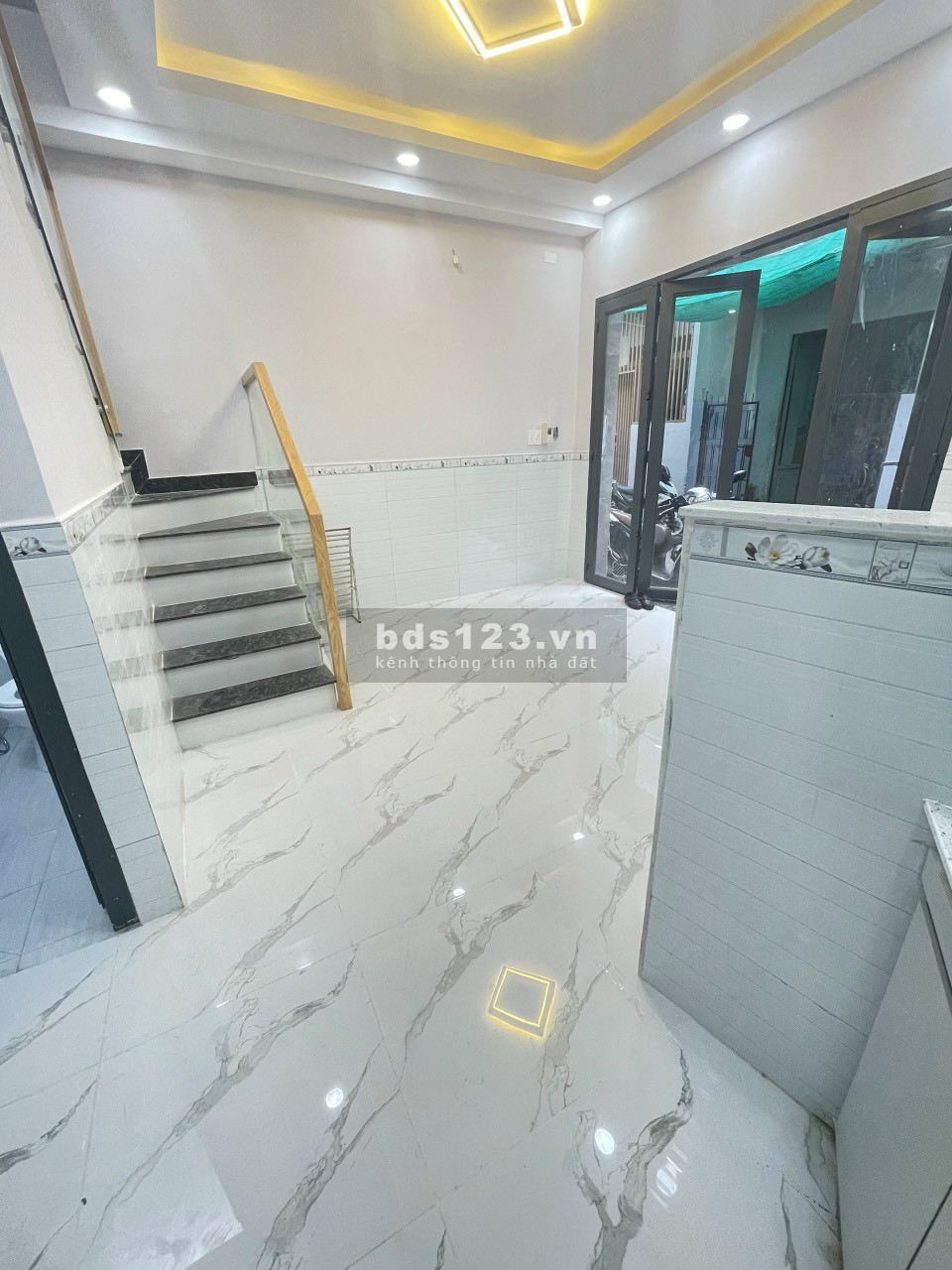 Bán nhà vừa sửa mới lại 1 trệt 3 lầu hoàn công đủ có sân thượng giá tốt hiện tại