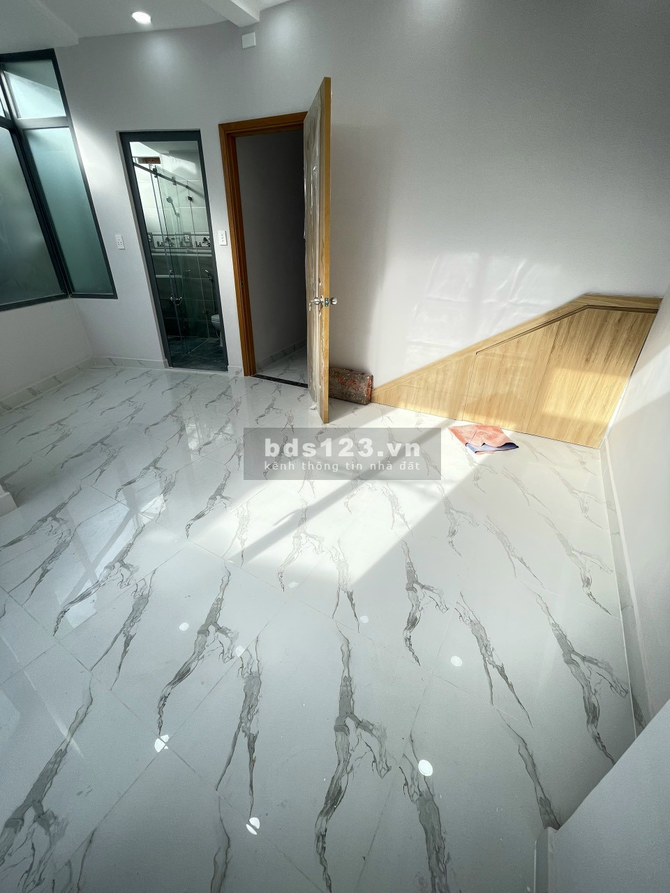 Bán nhà vừa sửa mới lại 1 trệt 3 lầu hoàn công đủ có sân thượng giá tốt hiện tại