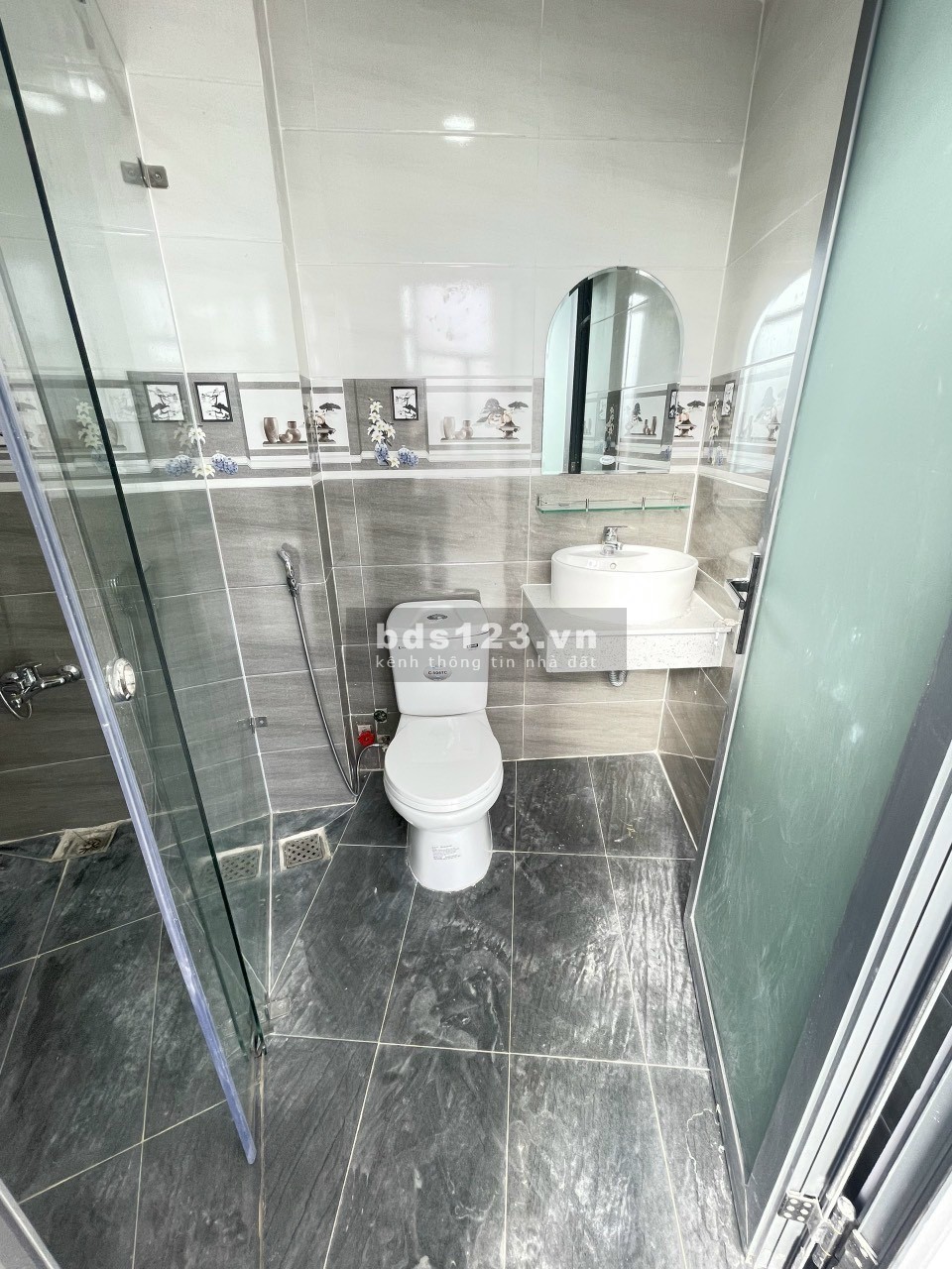 Bán nhà vừa sửa mới lại 1 trệt 3 lầu hoàn công đủ có sân thượng giá tốt hiện tại