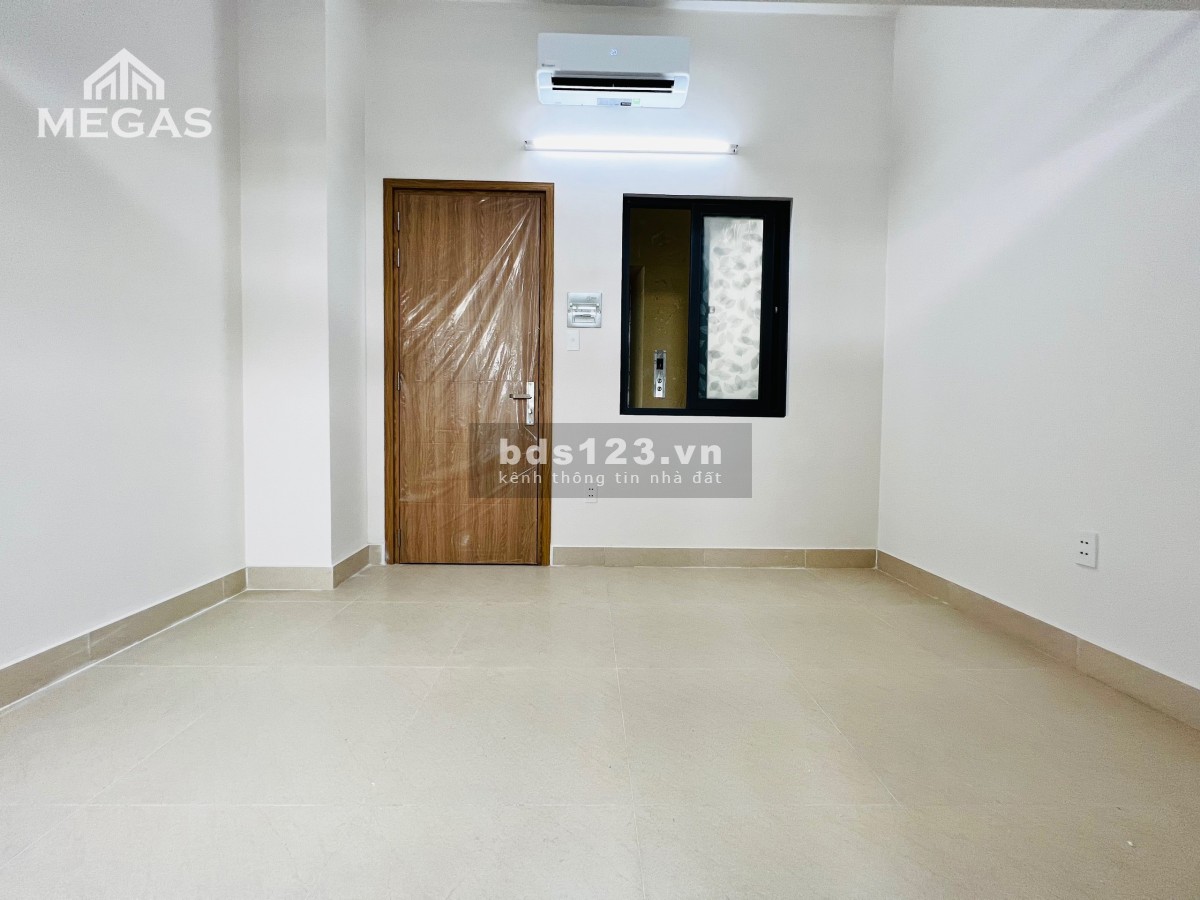 Phòng mới 100% có ban công cửa sổ thoáng nội thất cơ bản ngay Hòa Bình, Ngã Tư Bốn Xã