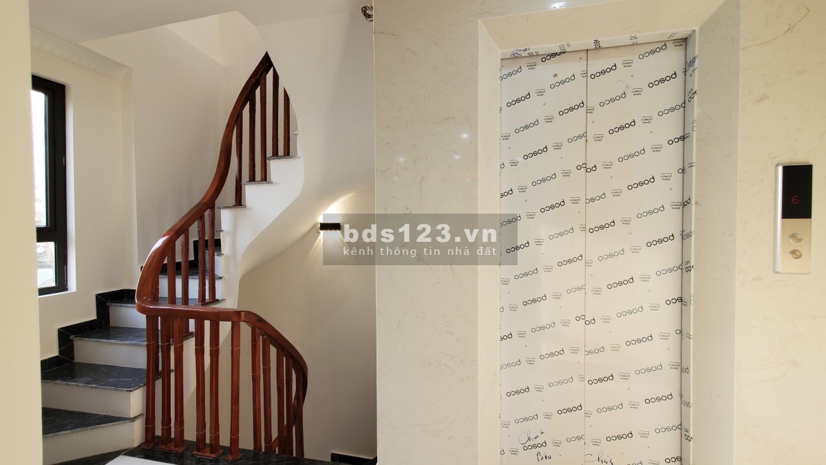 Bán nhà Láng Hạ, Đống Đa, 6 tầng tặng full nội thất, ô tô vào nhà 50m2, 6 tầng mt 5m, giá 11.5 tỷ