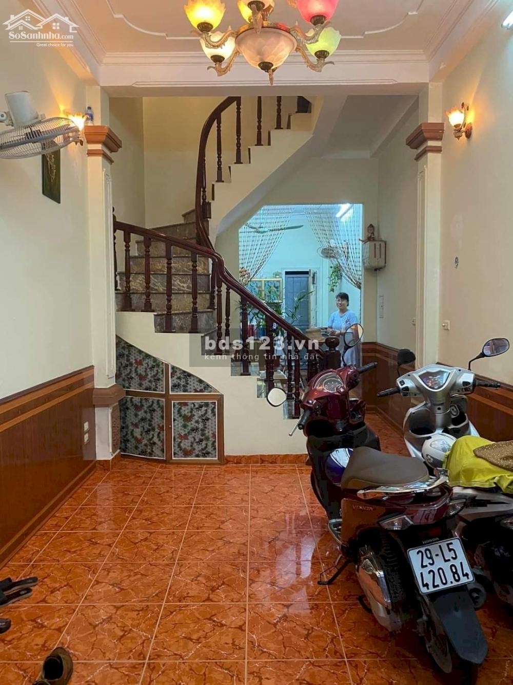 Bán nhà ngõ 105 Xuân La dt 33m2 xây 5 tầng, ngõ bàn cờ ô tô thông