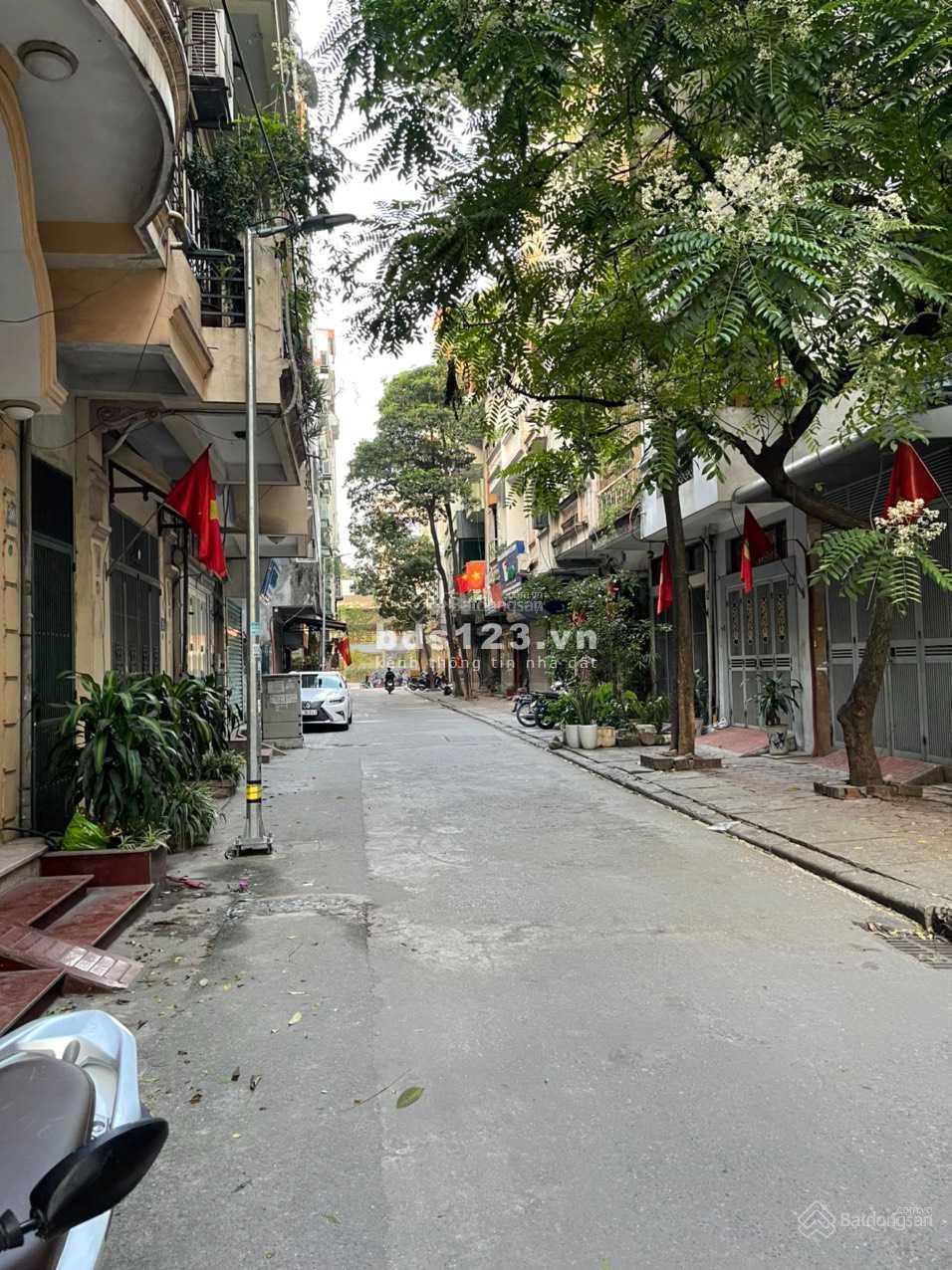 Bán nhà ngõ 105 Xuân La dt 33m2 xây 5 tầng, ngõ bàn cờ ô tô thông
