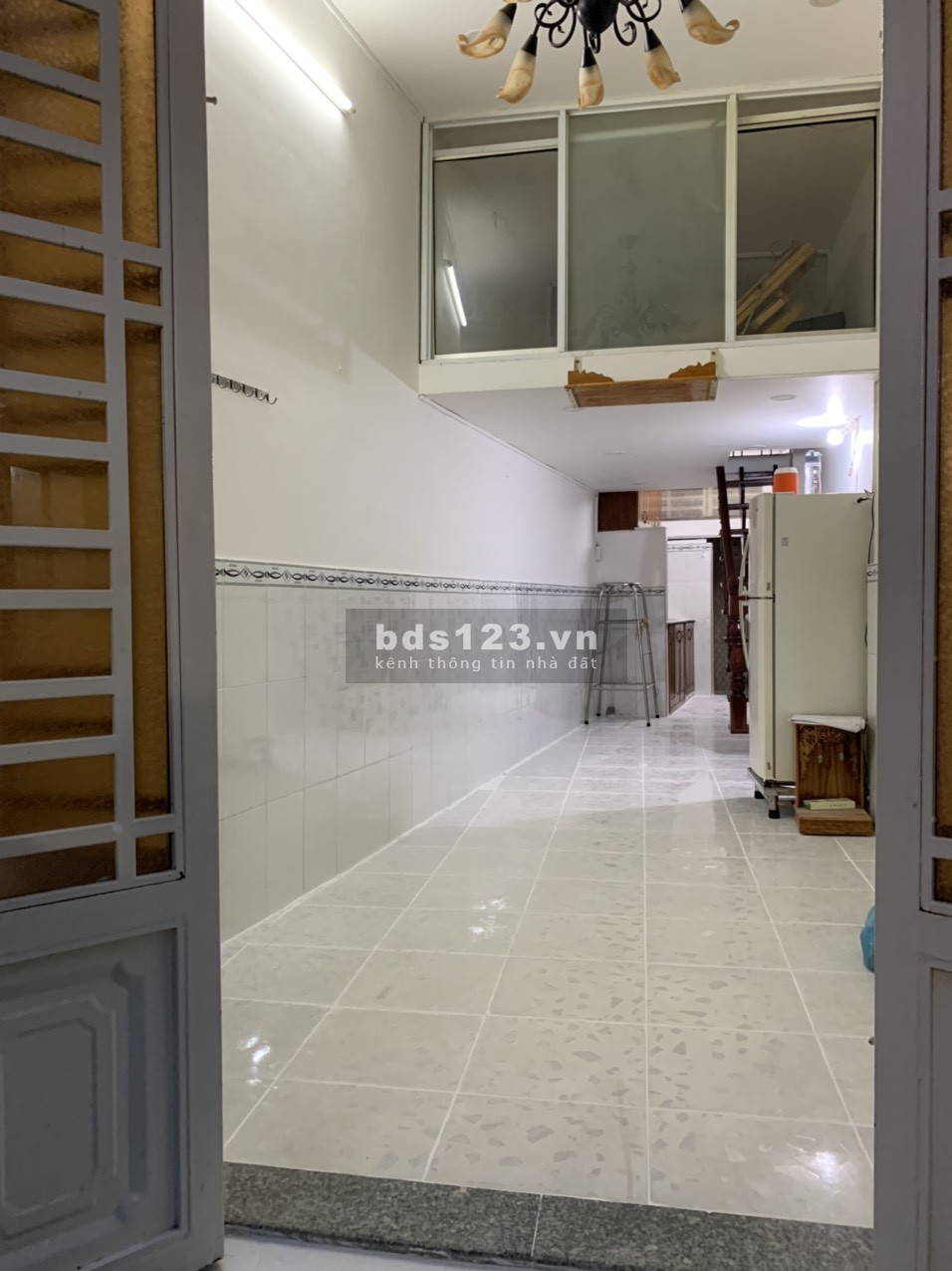 Bán nhà liền kề Quận 1, 3 phòng ngủ, giá tốt, khu an ninh yên tĩnh