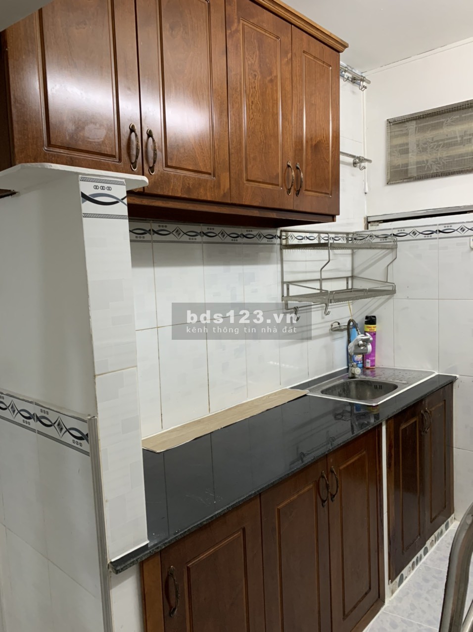 Bán nhà liền kề Quận 1, 3 phòng ngủ, giá tốt, khu an ninh yên tĩnh