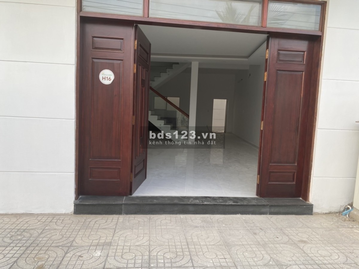Cần bán gấp căn shophouse mặt tiền 30m đường nhà nước