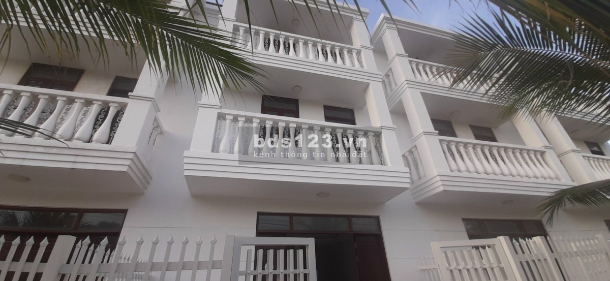 Cần bán gấp căn shophouse mặt tiền 30m đường nhà nước