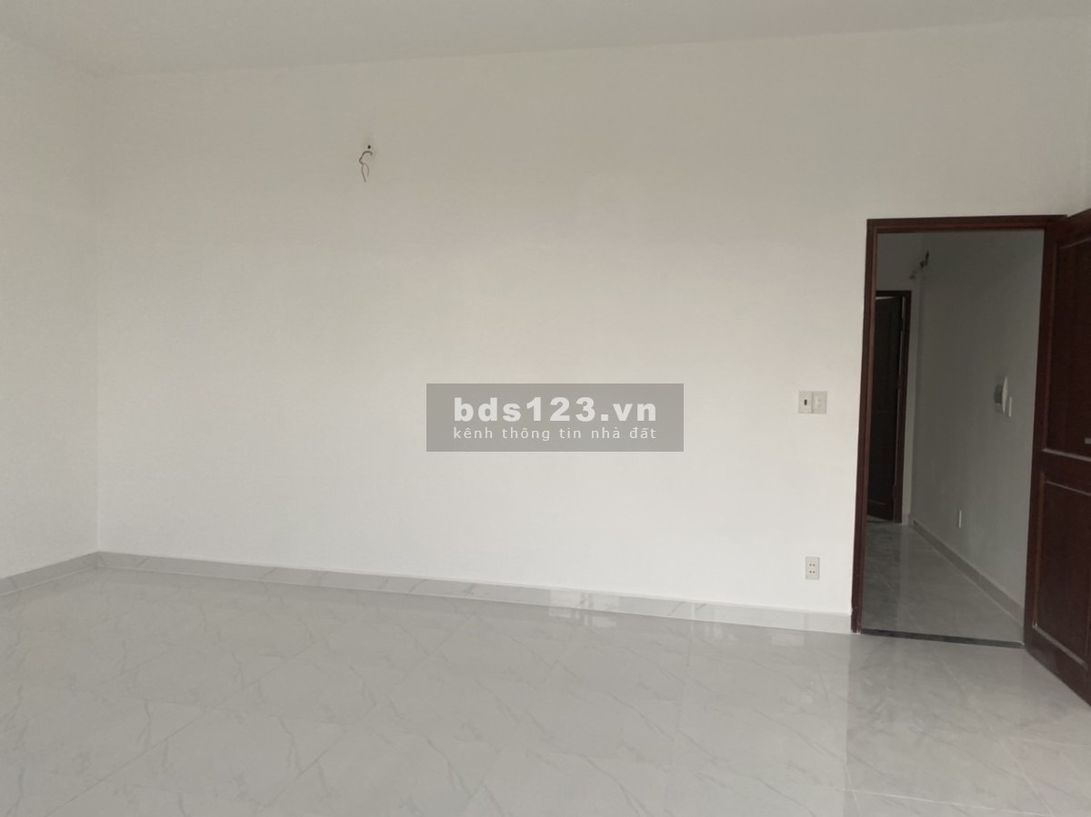 Cần bán gấp căn shophouse mặt tiền 30m đường nhà nước