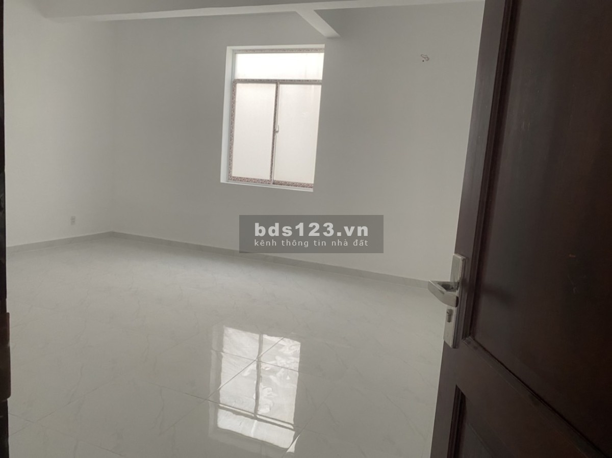 Cần bán gấp căn shophouse mặt tiền 30m đường nhà nước