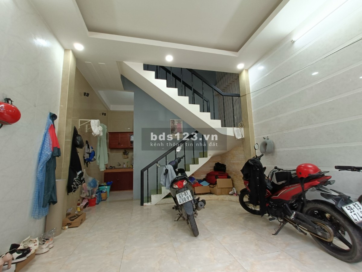 Bán nhà 1 lầu đúc kiên cố hẻm xe máy 2 sẹc 416 đường Lạc Long Quân, phường 5, quận 11