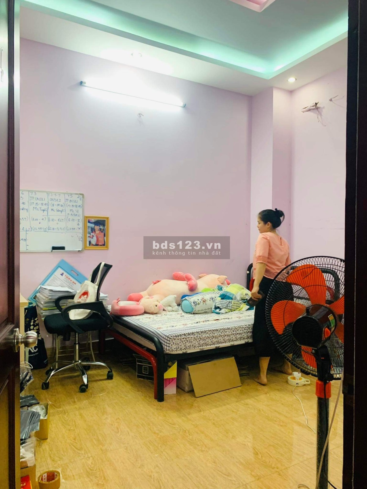 Bán nhà 3 tầng xe hơi đỗ cửa, cạnh Aeon Mall cổng B giá chỉ 5,4 tỷ đồng