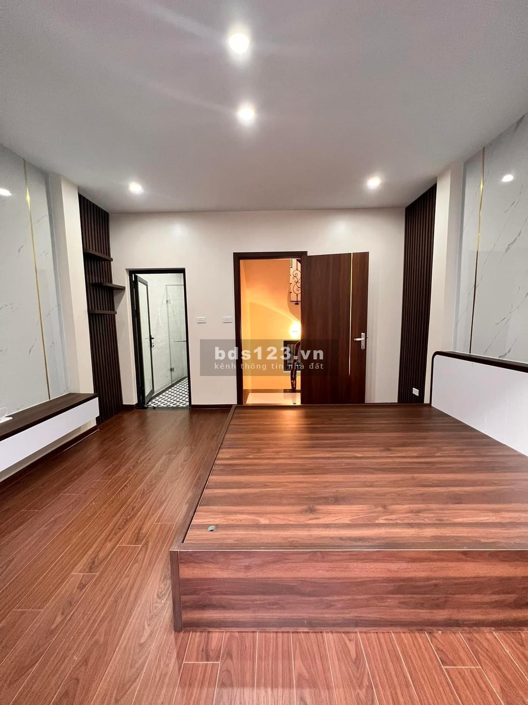 Bán nhà đẹp 5m ra ô tô đỗ, lô góc thoáng phố Hồng Mai giá 4,7 tỷ đồng