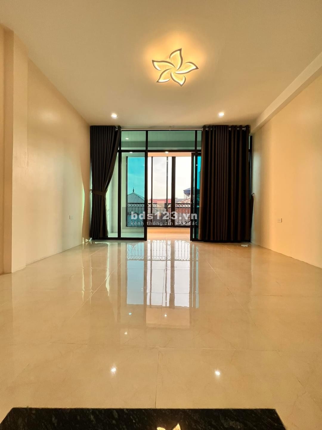 Bán nhà đẹp 5m ra ô tô đỗ, lô góc thoáng phố Hồng Mai giá 4,7 tỷ đồng