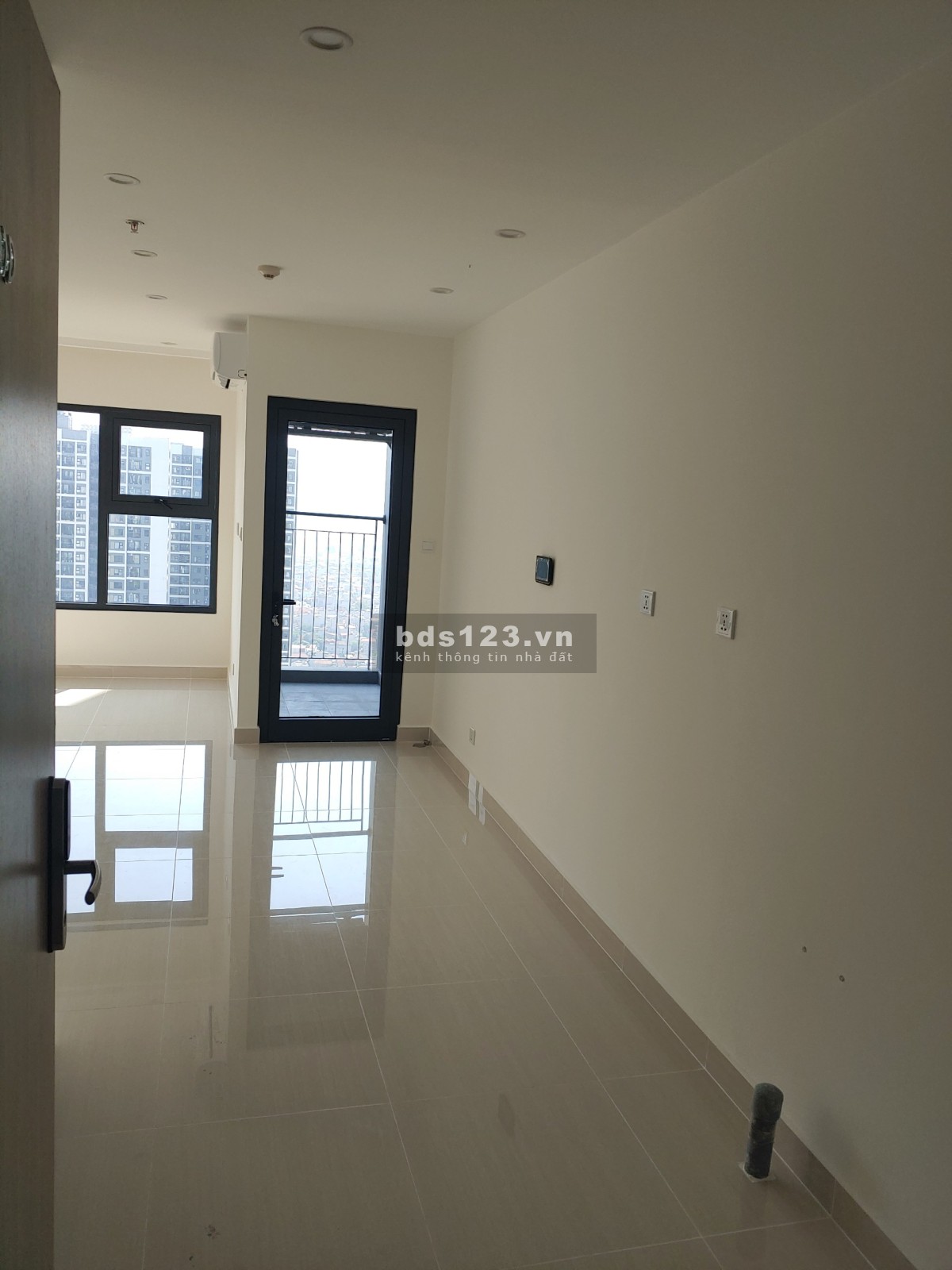 Chính chủ cần bán căn Sudio 3410 bên GS2 Vinhomes Smart City 1tỉ240 bao phí