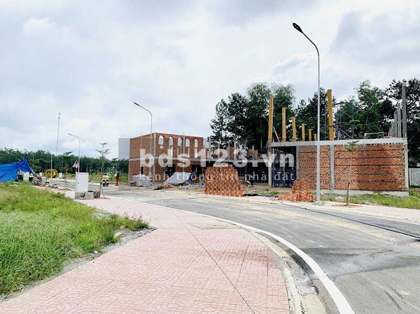 Cần bán lô đất khu công nghiệp Tân Bình, cổng xanh sổ sẵn, giá tốt