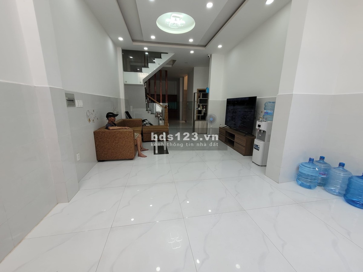 Bán nhà hẻm 8m đường Trần Văn Quang, DTSD 68m² (4,5x15m) x 4 tầng, giá 9,1 tỷ đồng