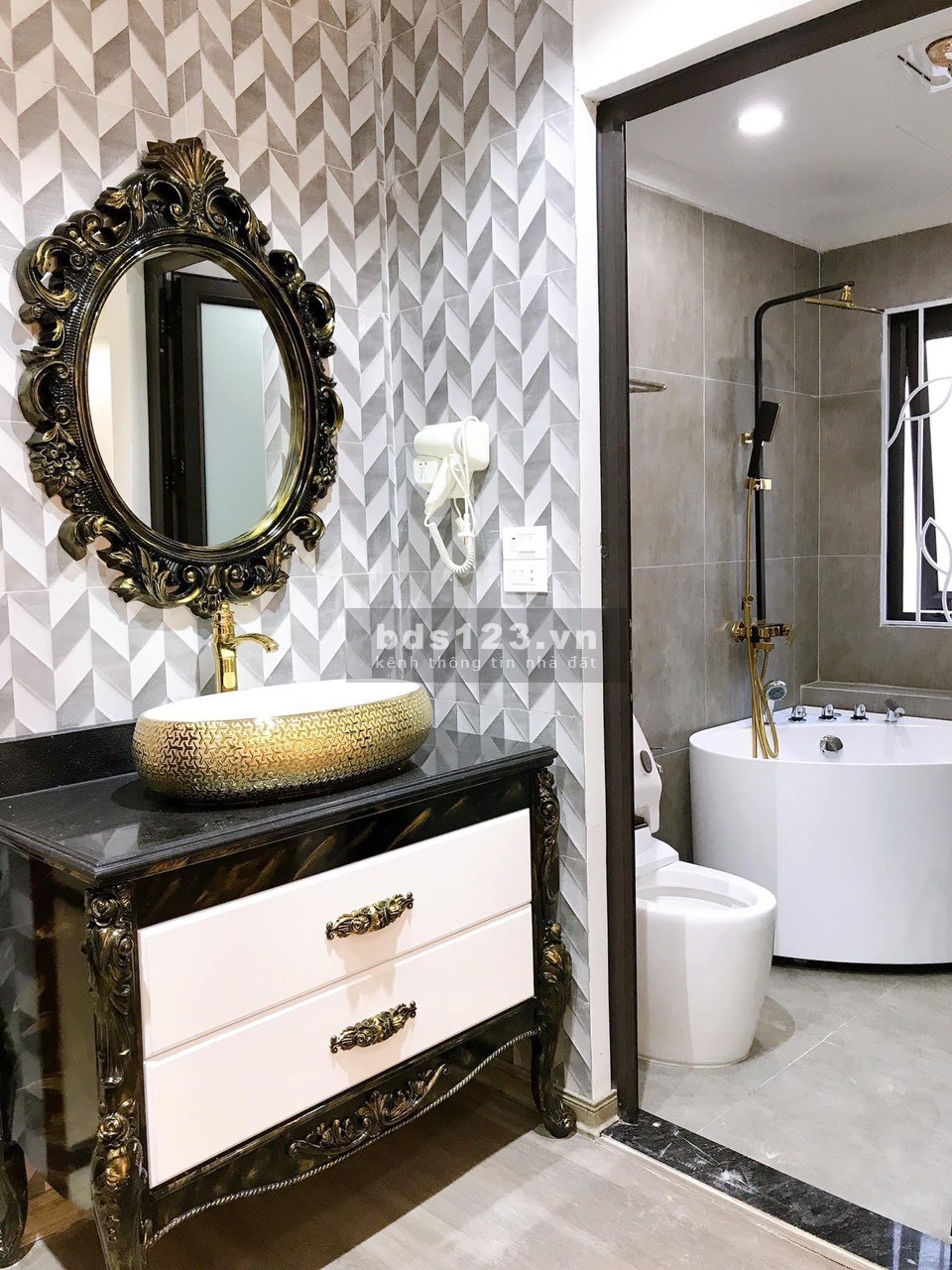 Bán tòa building mặt phố lô góc 2 mặt tiền thang có hầm tổ hợp ngân hàng công ty