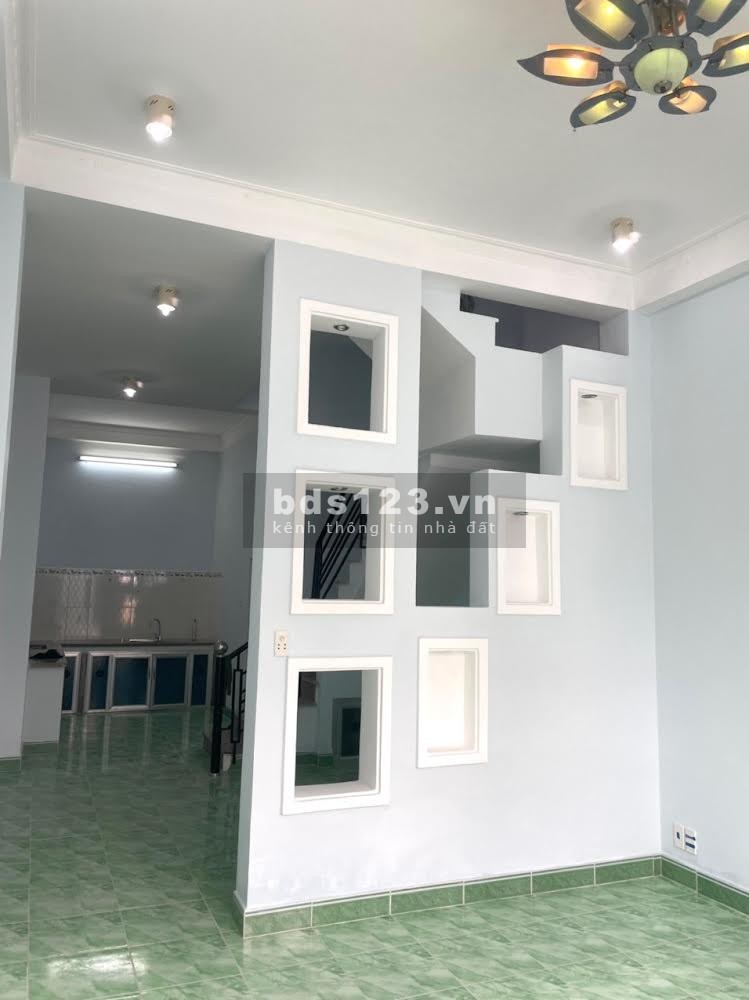 Cho thuê dài hạn khu đất trống có sẵn nhà 1 trệt, 2 lầu, giá thoả thuận
