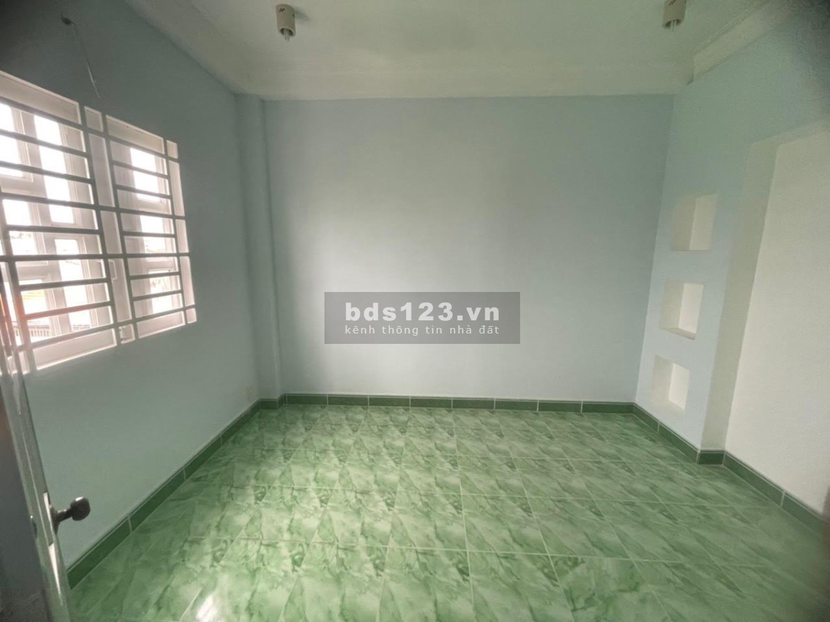 Cho thuê dài hạn khu đất trống có sẵn nhà 1 trệt, 2 lầu, giá thoả thuận