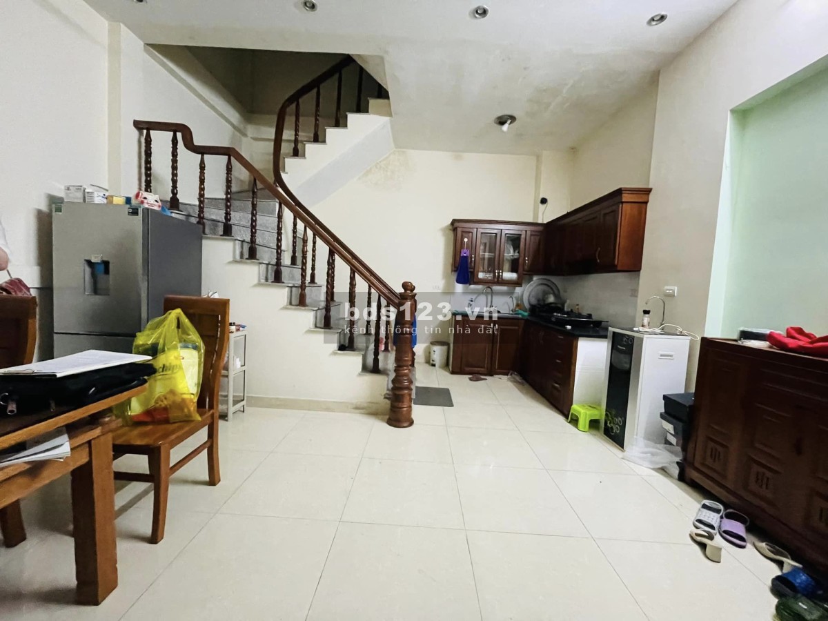 Bán nhà Giáp Bát, nhà đẹp ở luôn, ngõ thông thoáng, DT 35m² x 5 tầng, MT 5m, giá 3,7 tỷ