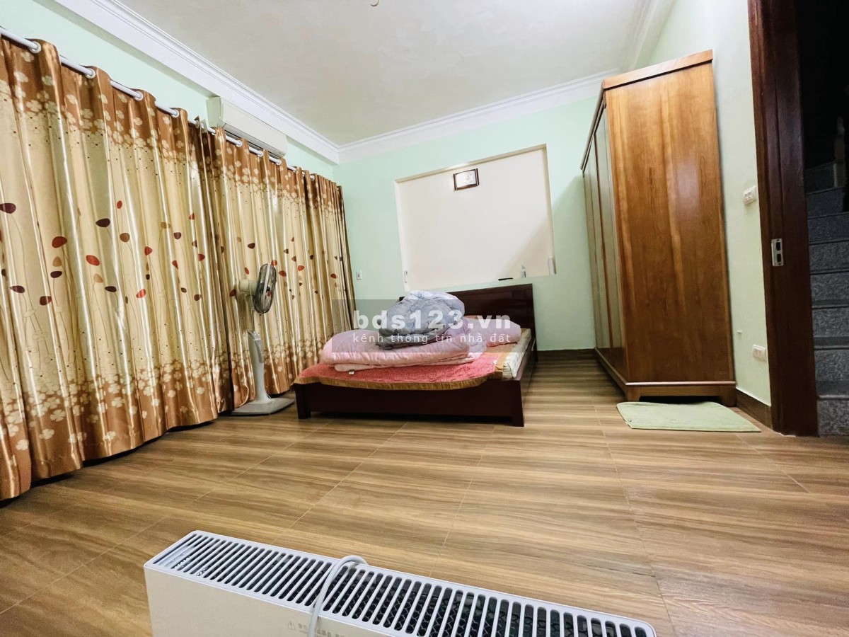 Bán nhà Giáp Bát, nhà đẹp ở luôn, ngõ thông thoáng, DT 35m² x 5 tầng, MT 5m, giá 3,7 tỷ