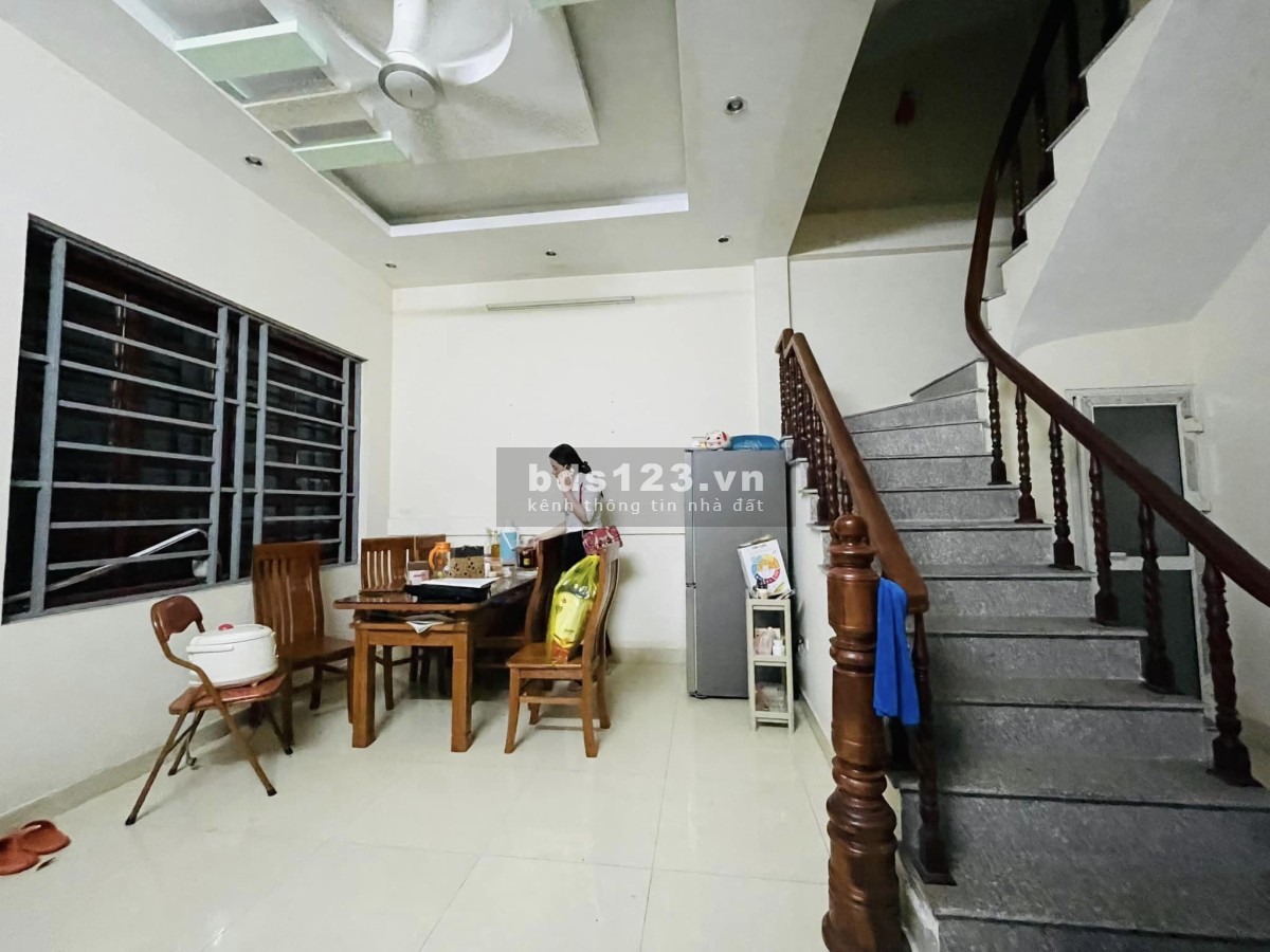 Bán nhà Giáp Bát, nhà đẹp ở luôn, ngõ thông thoáng, DT 35m² x 5 tầng, MT 5m, giá 3,7 tỷ