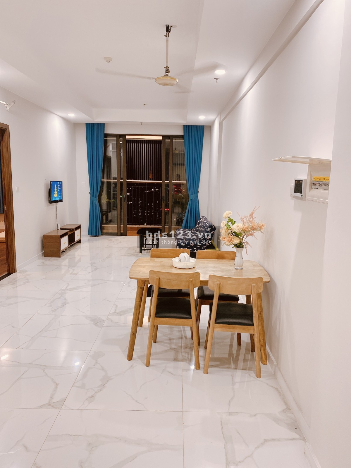Đi nước ngoài định cư, cần bán gấp căn 2PN CC Opal Boulevard giá cực tốt. Tặng nội thất 150tr